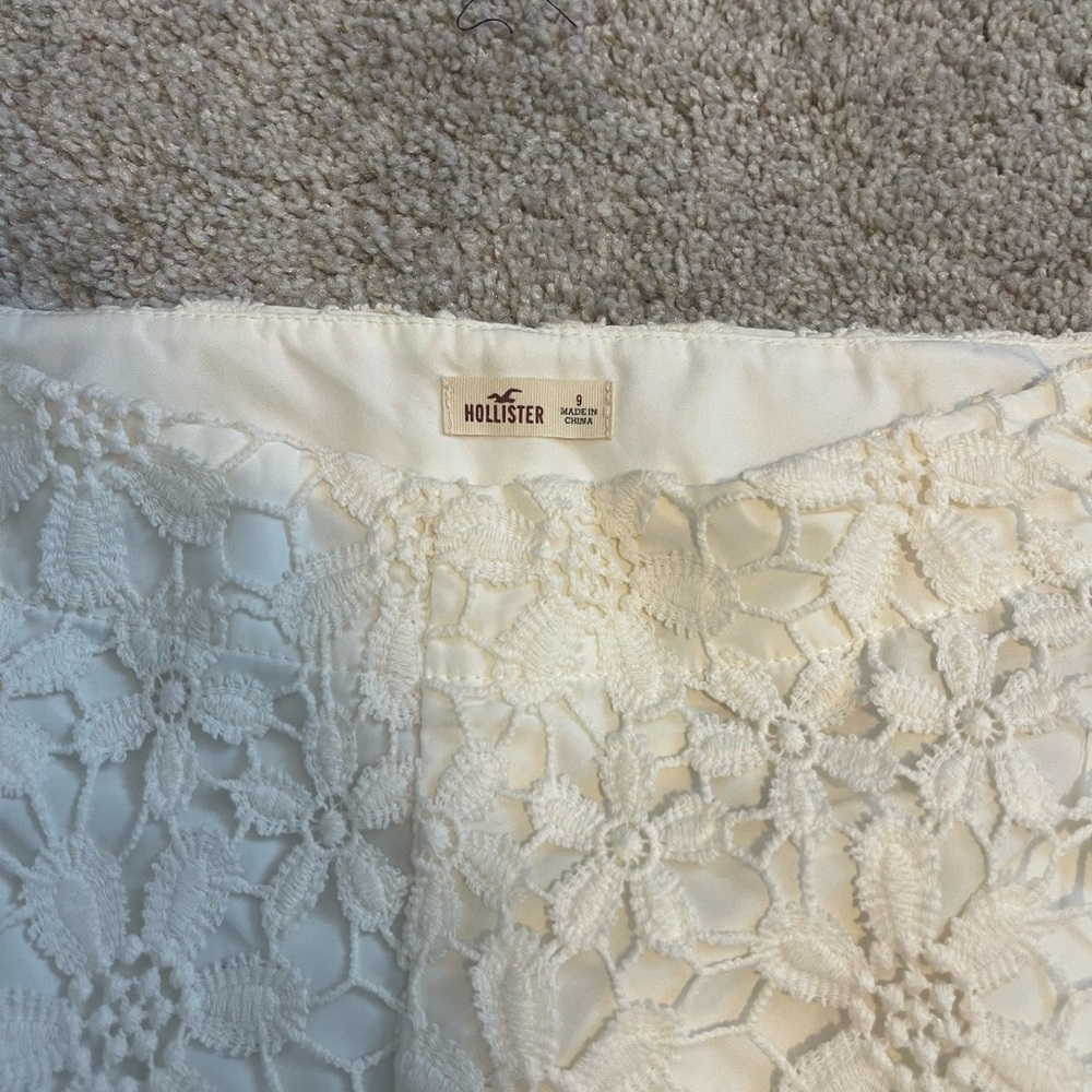 Hollister White Floral Lace Set - Picture 10 of 12